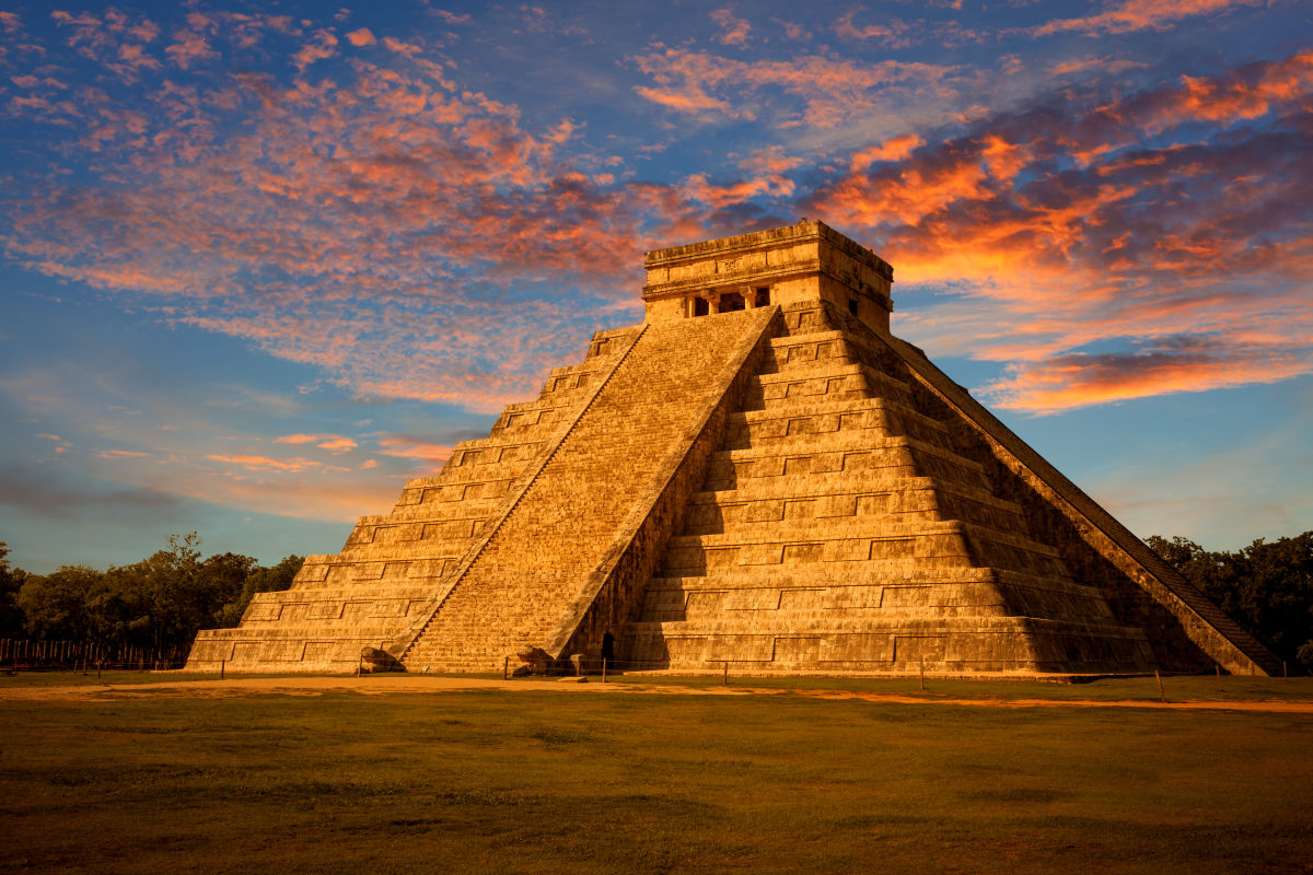 Загадки пирамид Майя